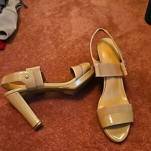 Liz Claiborne nude, patent leather sandal